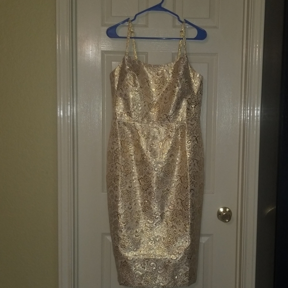 U.V. Barbie Golden Girl Dress and Evening Coat - Picture 3 of 6